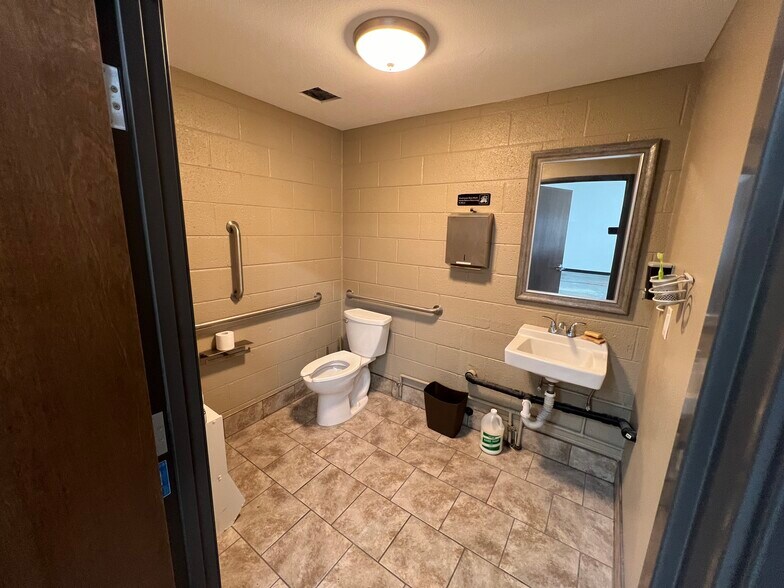 More Photos Of 776 W Baseline Rd, Lafayette Warehouse For Lease