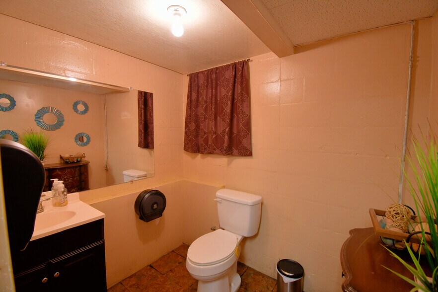 More Photos Of 128 E Orange Ave, Lake Wales General Retail For Sale