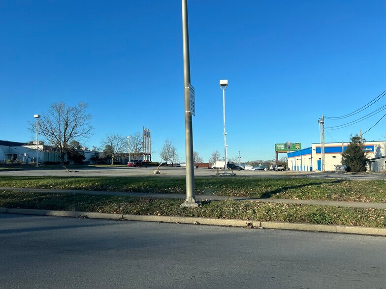 More Photos Of 750 E New Circle Rd, Lexington General Retail For Sale