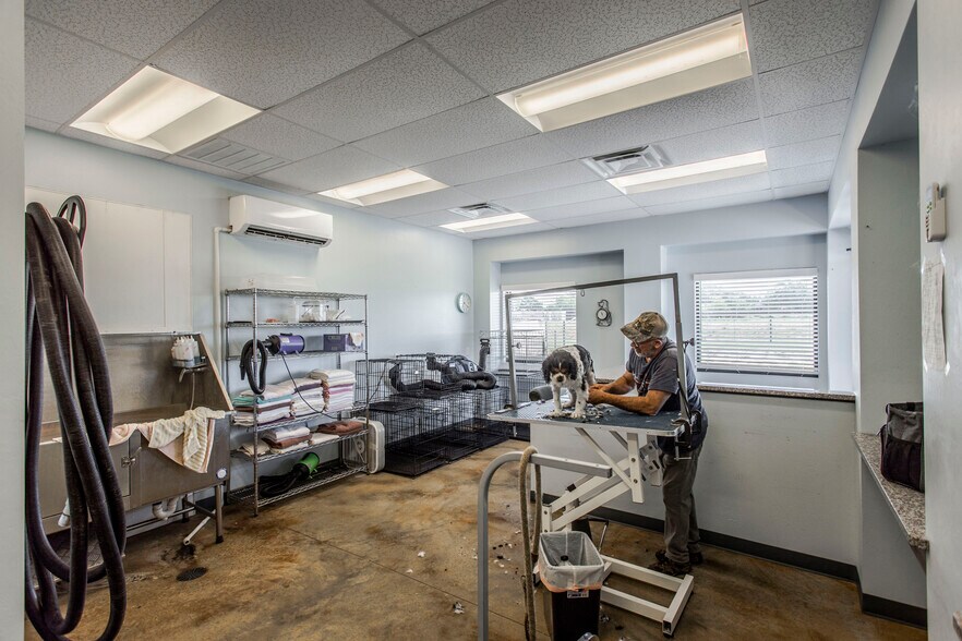 More Photos Of 39812 Hazel Dell Rd, Shawnee Veterinarian Kennel For Sale