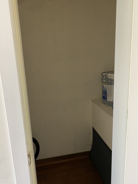 More Photos Of 9300-9306 Old Keene Mill Rd, Burke Loft Creative Space For Lease