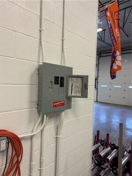 More Photos Of 345-355 Compass Cir, North Kingstown Warehouse For Sale