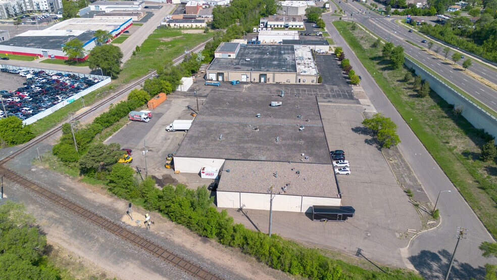 More Photos Of 5221 Lakeland Ave N, Crystal Warehouse For Sale