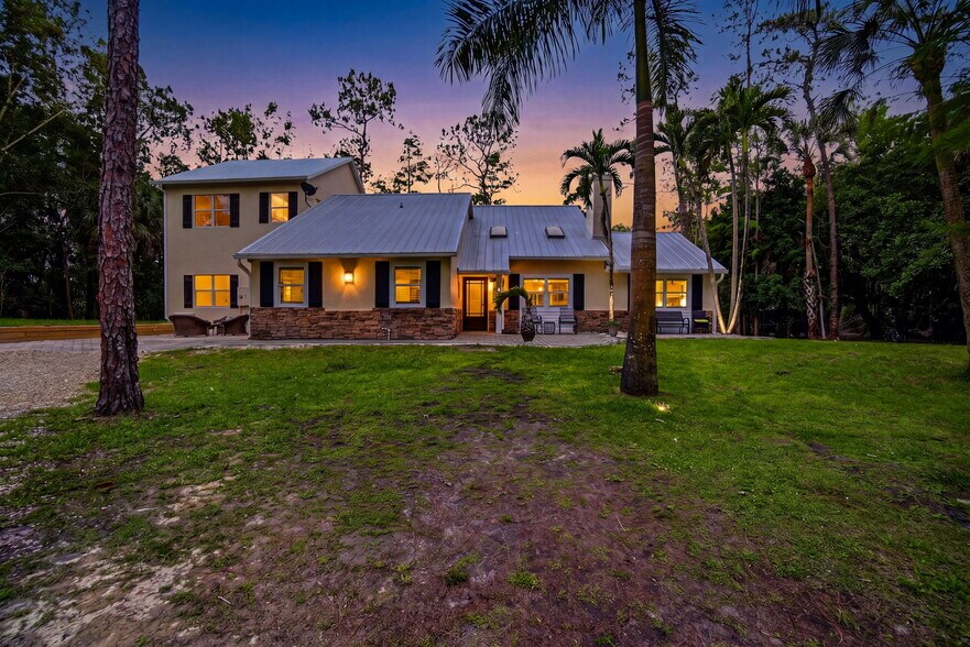 More Photos Of 4120 3rd Ave NW, Naples Apartments For Sale