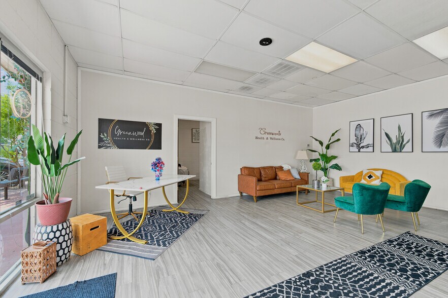 More Photos Of 20 Town Sq, Greenwood Health Club For Sale