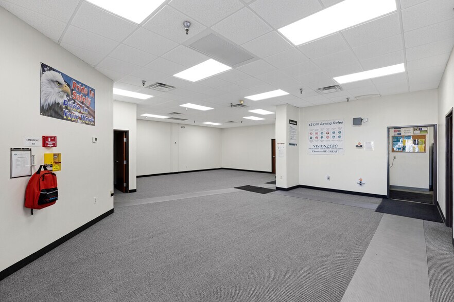 More Photos Of 2465 S Industrial Park Ave, Tempe Warehouse For Lease