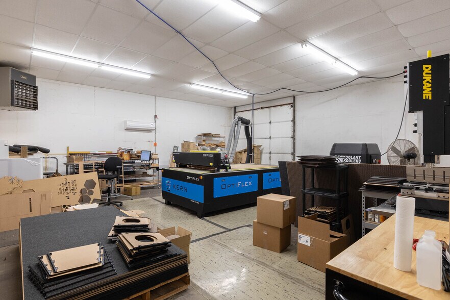 More Photos Of 1060 1st Ave NE, Gravette Industrial For Lease