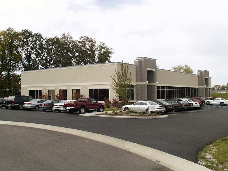 More Photos Of 880 Lennox Ct, Zionsville Flex For Lease