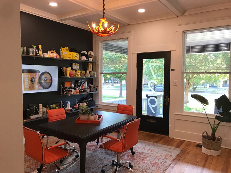 More Photos Of 729 N Bishop Ave, Dallas Office For Sale