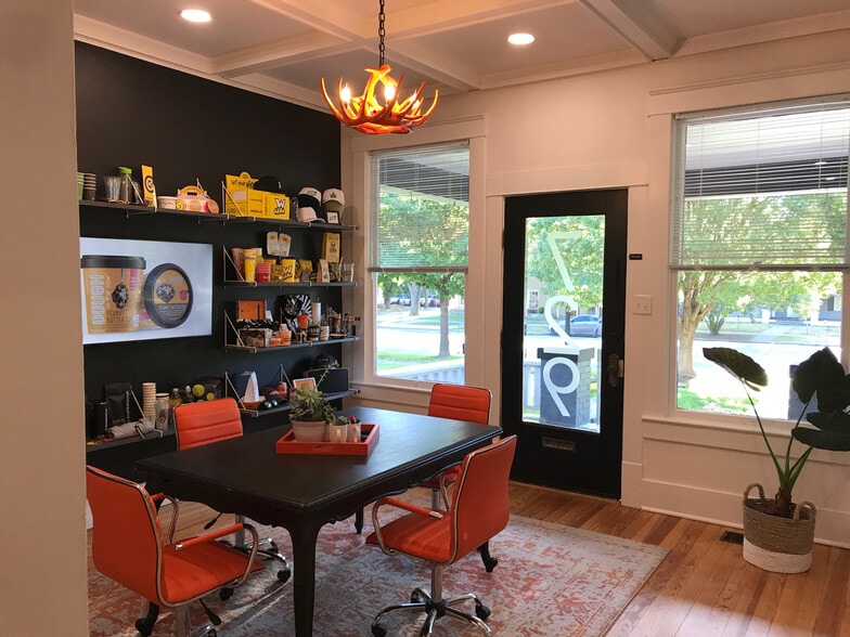 More Photos Of 729 N Bishop Ave, Dallas Office For Lease