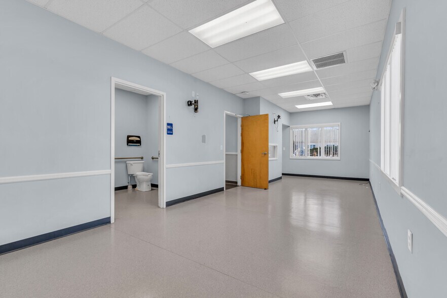 More Photos Of 508 Lakehurst Rd, Toms River Medical For Sale