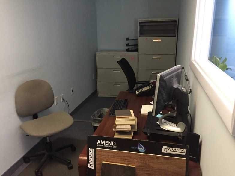 More Photos Of 60 E Hanover Ave, Morris Plains Showroom For Sale