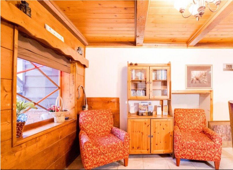 More Photos Of 27992 Rainbow Dr, Lake Arrowhead Hospitality For Sale