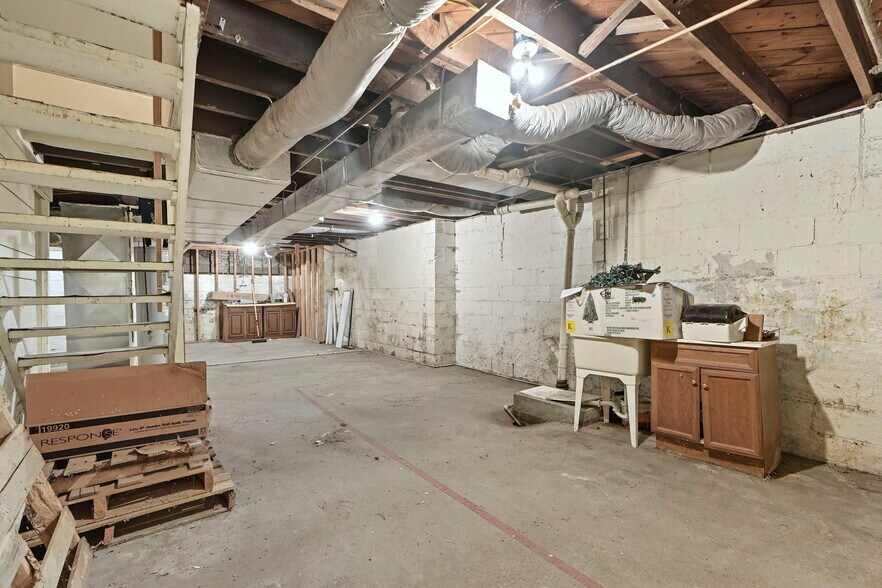 More Photos Of 1804 E Center St, Warsaw Loft Creative Space For Sale