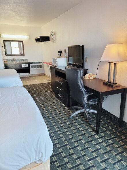 More Photos Of 420 E Oklahoma Blvd, Alva Hotel For Sale