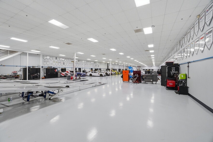 More Photos Of 13201 W Reese Blvd, Huntersville Warehouse For Sale