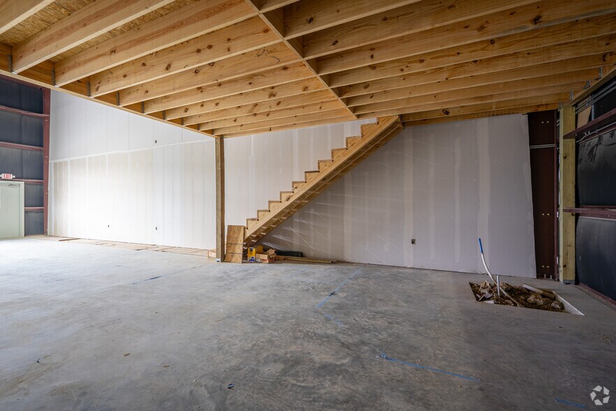 More Photos Of 17214 Huffmeister Rd, Cypress Showroom For Sale