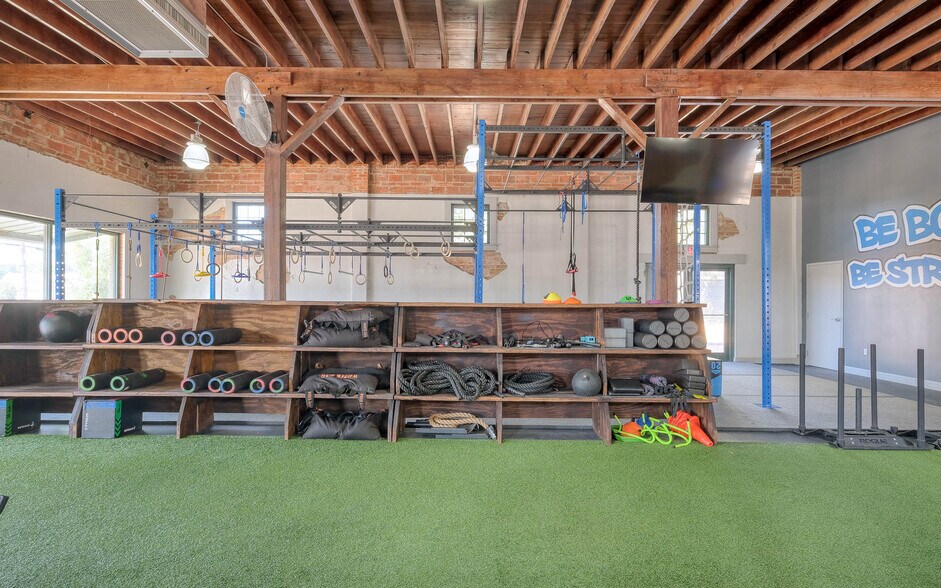 More Photos Of 2302 Main St, Waller Office For Sale