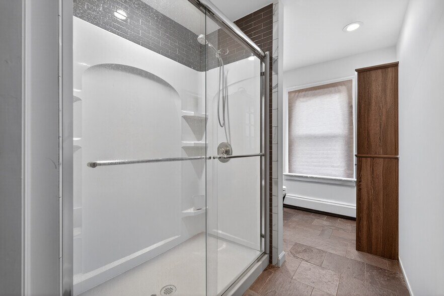 More Photos Of 671-673 Broadway, Bayonne Bar For Sale
