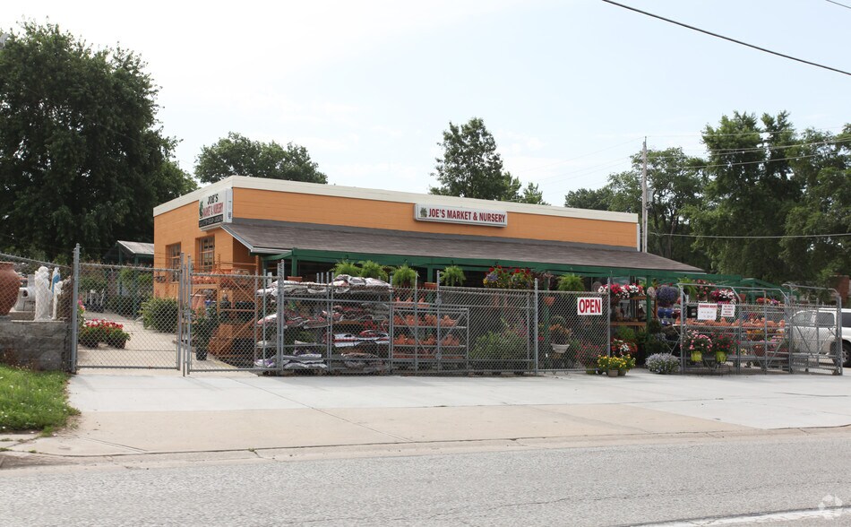 Primary Photo Of 350 S Parker St, Olathe Garden Center For Sale