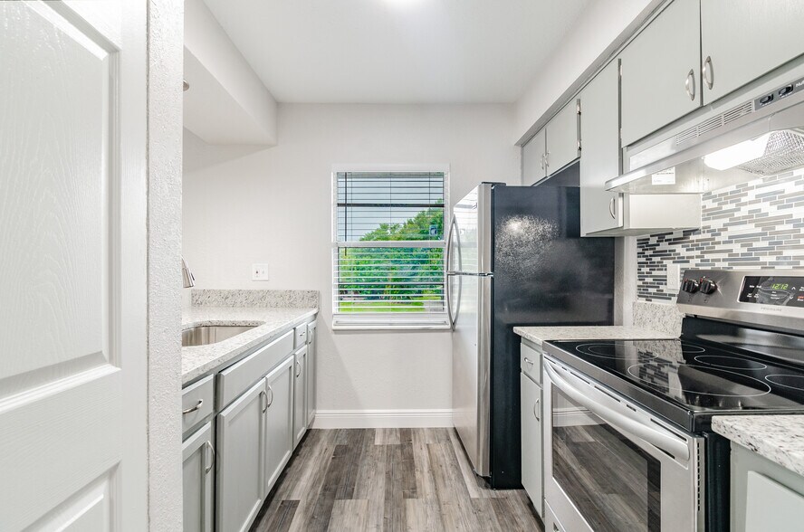 More Photos Of 8412-8420 N Lois Ave, Tampa Apartments For Sale