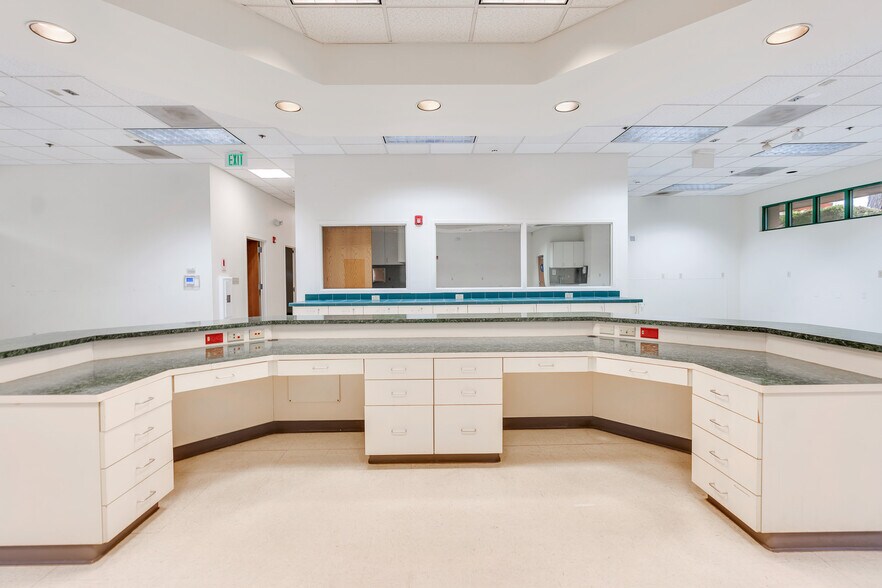 More Photos Of 222 I St, Los Banos Office For Lease