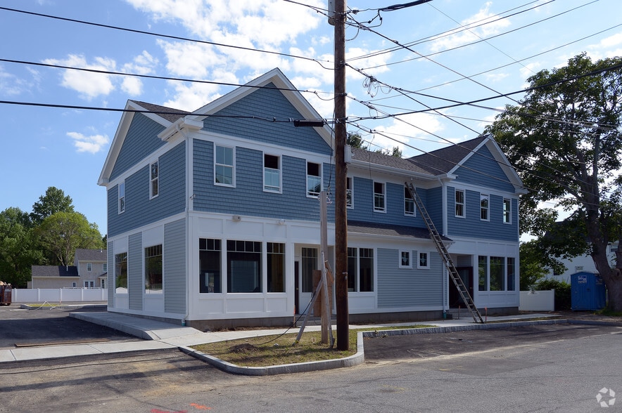 More Photos Of 10 Anoka Ave, Barrington Storefront Retail Residential For Lease