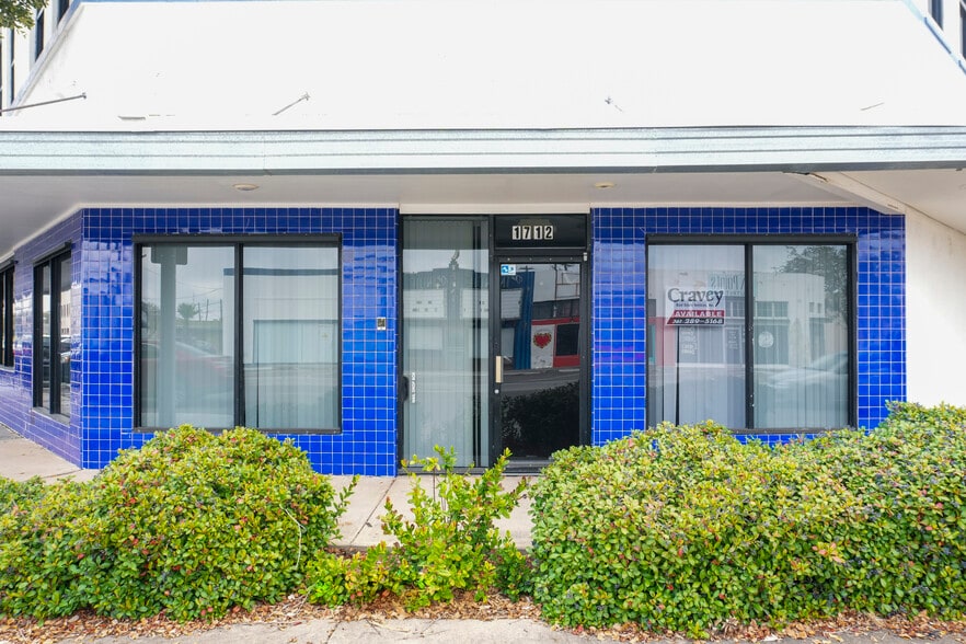 More Photos Of 1712 S Staples St, Corpus Christi Office For Lease