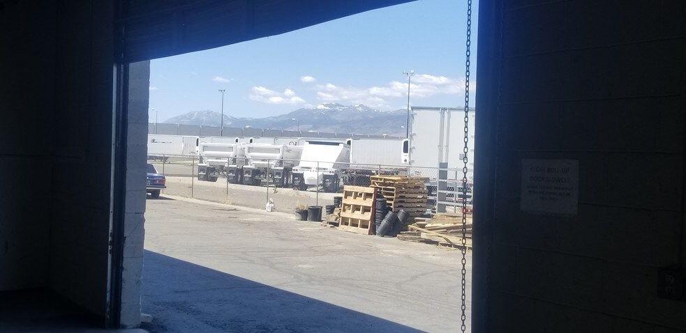 More Photos Of 593 Overmyer Rd, Sparks Light Manufacturing For Lease