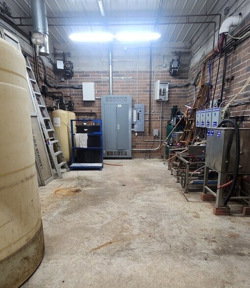 More Photos Of 203 Nicolet Blvd, Neenah Carwash For Sale