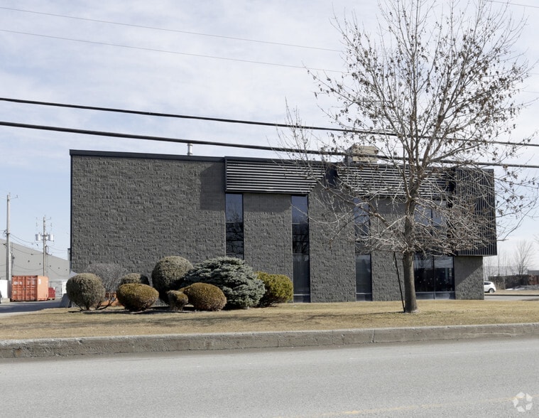 More Photos Of 830 Boul Ford, Châteauguay Manufacturing For Sale