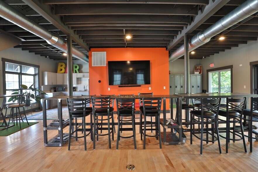 More Photos Of 57 Mill St, Columbus Storefront For Sale