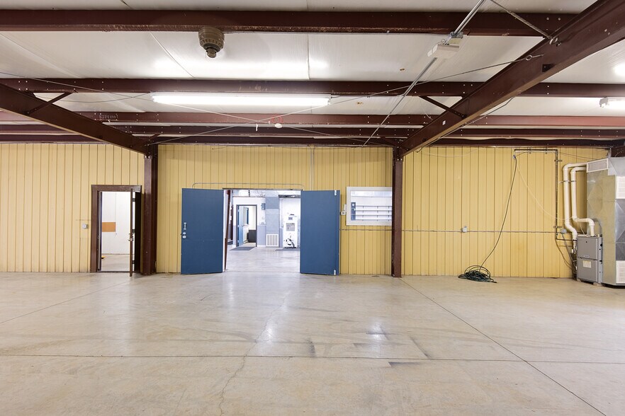 More Photos Of 1138 State St, Green Bay Warehouse For Sale
