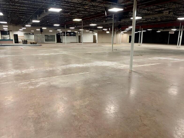 More Photos Of 2373 Stemmons Trl, Dallas General Retail For Lease