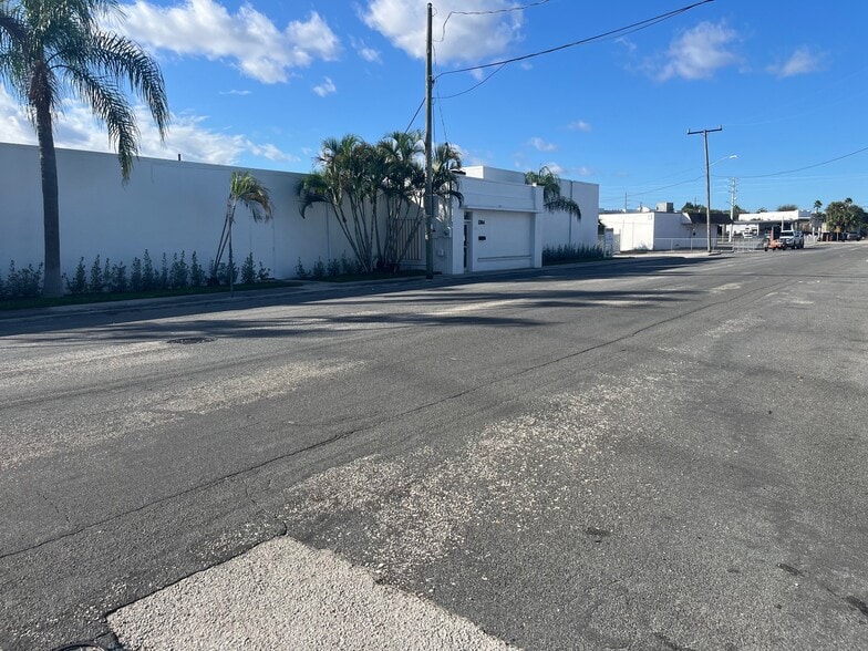More Photos Of 1304 Old Okeechobee Rd, West Palm Beach Warehouse For Lease