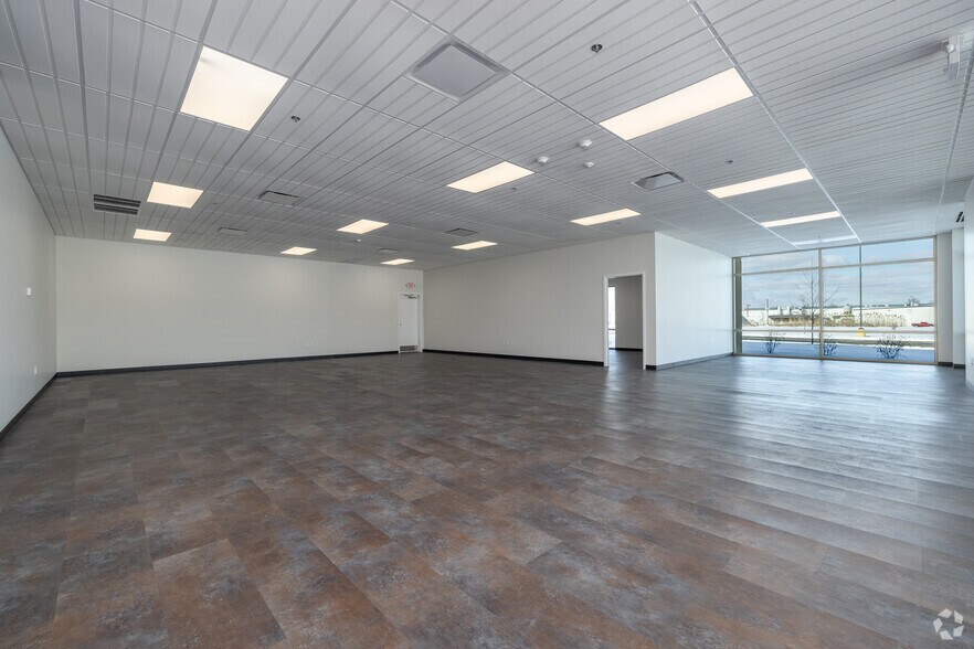 More Photos Of 975 Lordship Blvd, Stratford Warehouse For Lease