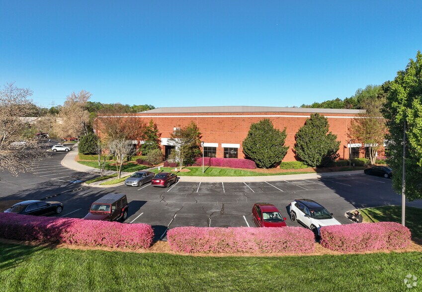 More Photos Of 12125 Herbert Wayne Ct, Huntersville Office For Lease
