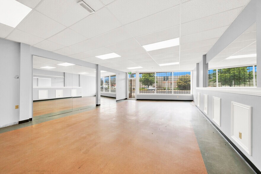 More Photos Of 2518 Clearbrook Rd, Abbotsford Apartments For Lease