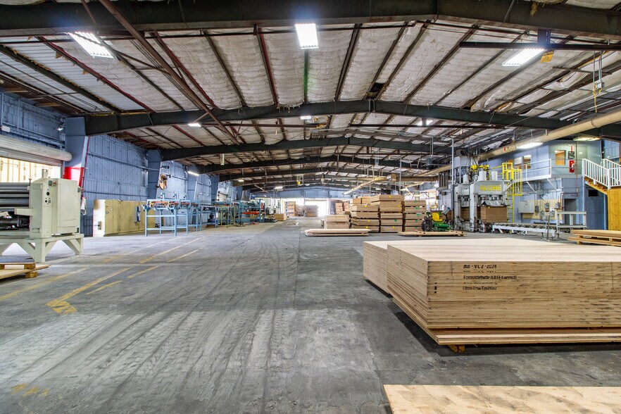 More Photos Of 310 Cypress Rd, Ocala Manufacturing For Sale