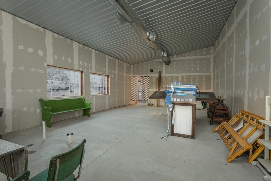 More Photos Of 815 E 1st Ave, Osakis Flex For Lease