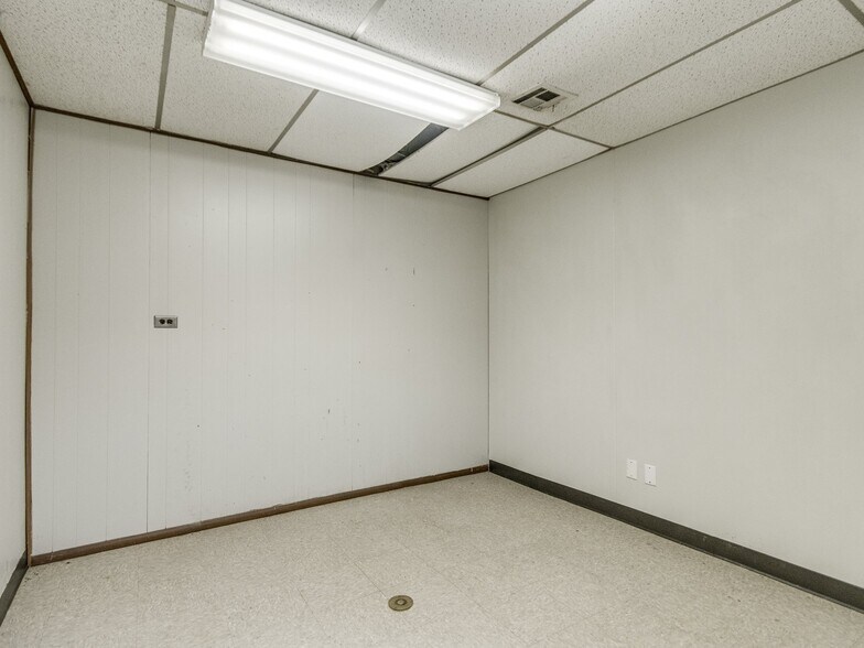 More Photos Of 5835 S Pennsylvania Ave, Oklahoma City Medical For Sale