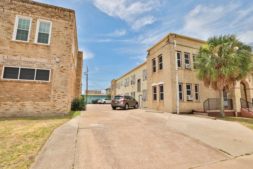 More Photos Of 717 Broadway St, Galveston Apartments For Sale