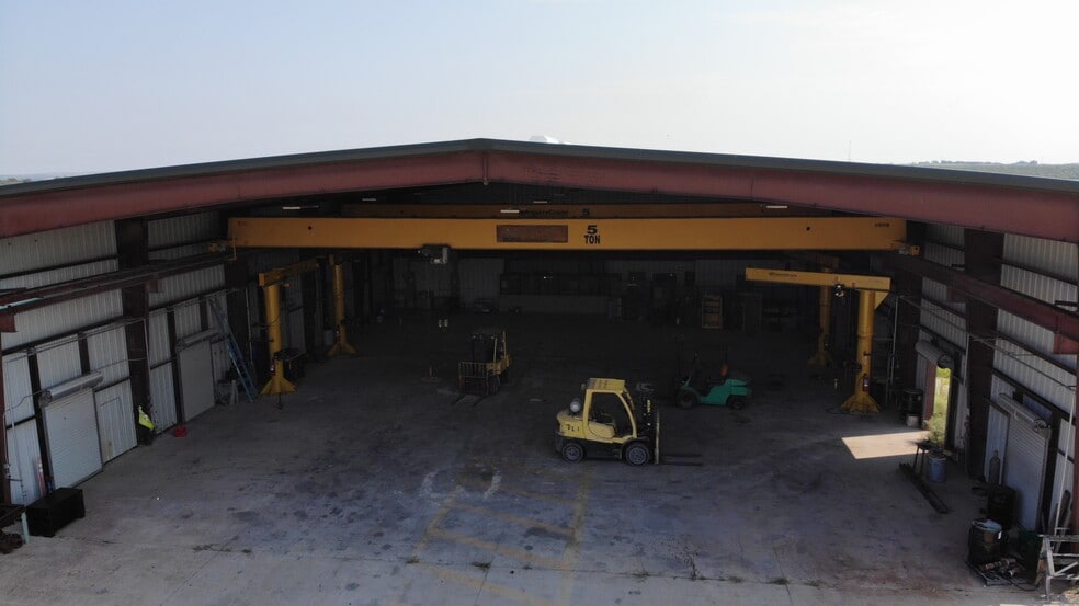 More Photos Of 8730 S Highway 181, Kenedy Warehouse For Lease