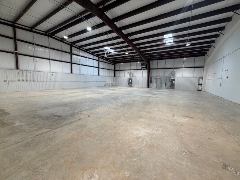 More Photos Of 11729 Uradco Pl, San Antonio Warehouse For Lease