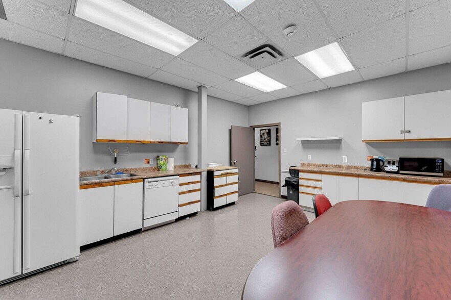 More Photos Of 10 Binnington Crt, Kingston Distribution For Sale