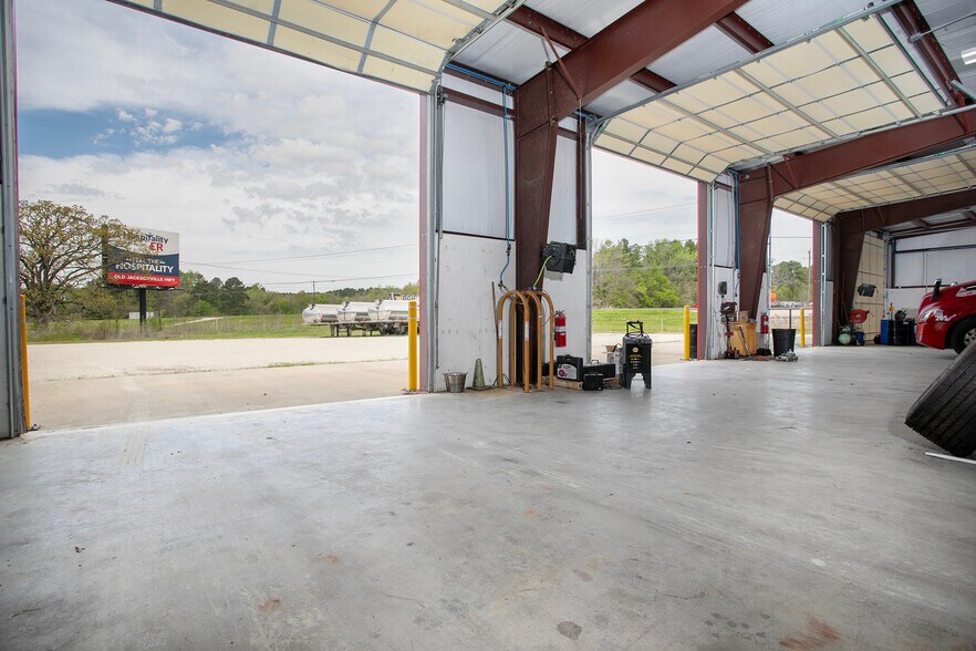 More Photos Of 9854 US Highway 271, Tyler Warehouse For Sale