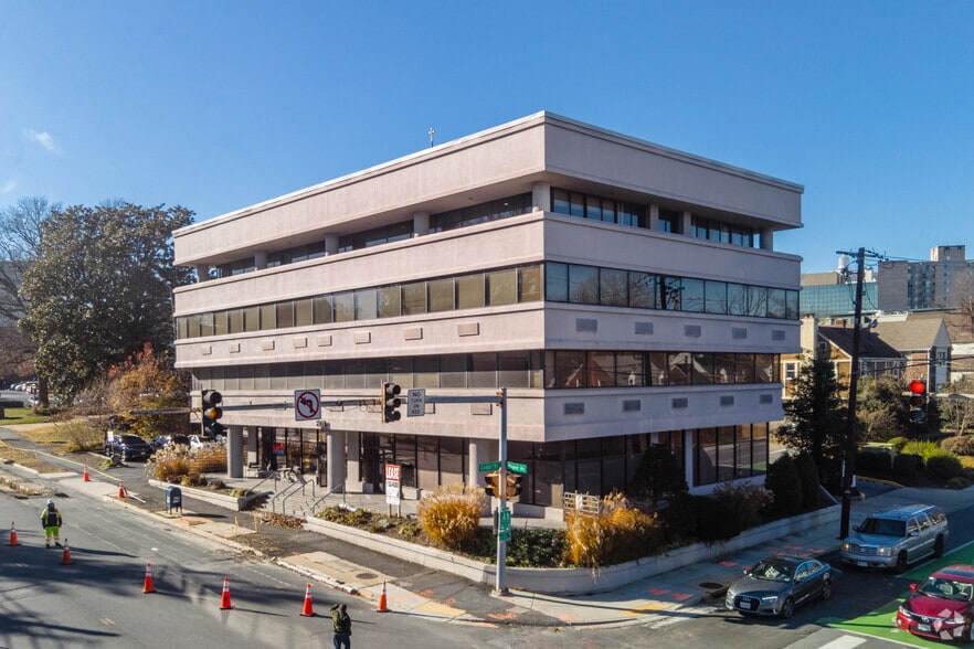 More Photos Of 801 Wayne Ave, Silver Spring Medical For Lease