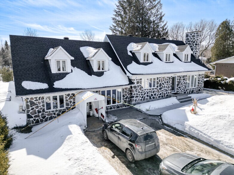 More Photos Of 1879-1881 Ch De Sainte-Flore, Shawinigan Healthcare For Sale