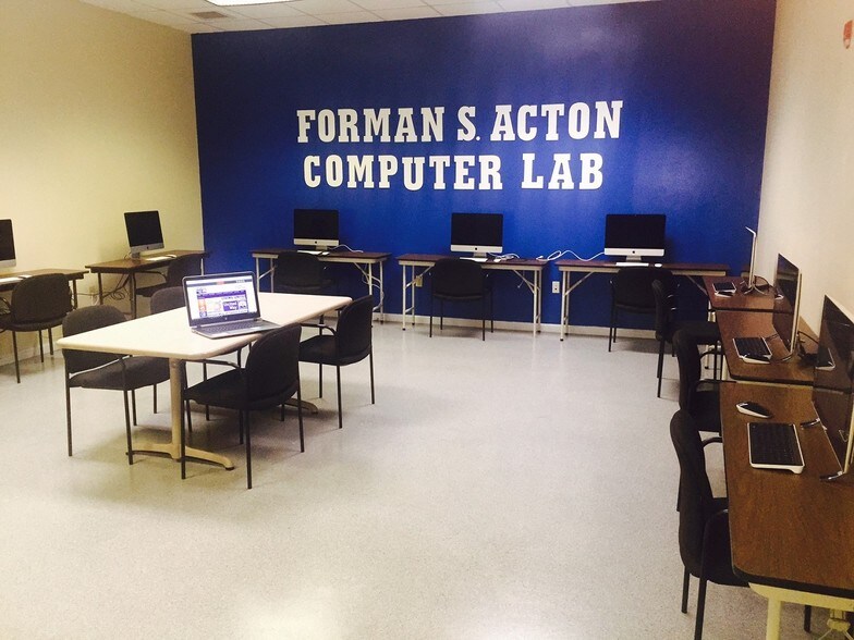 More Photos Of 118 Walnut St, Salem Office For Sale