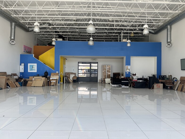 More Photos Of 3212 Santa Monica Blvd, Santa Monica Freestanding For Lease